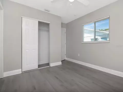 Bedroom - 1211 62nd Ave E, Bradenton, FL 34203 photo 18 of 27