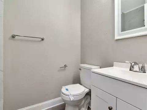 Bath - 1211 62nd Ave E, Bradenton, FL 34203 photo 11 of 15