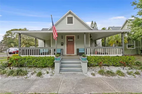 802 Dartmoor St N, Saint Petersburg, FL 33701
