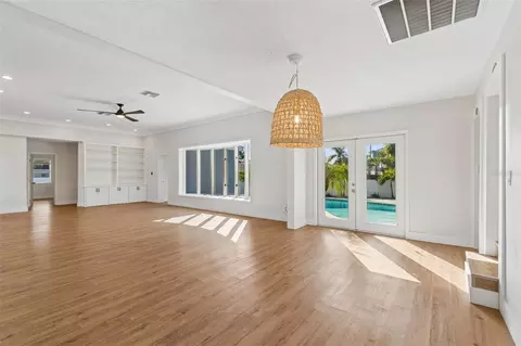 Living - 125 Harbor Bluff Dr, Largo, FL 33770 photo 9 of 12