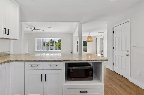 Kitchen - 125 Harbor Bluff Dr, Largo, FL 33770 photo 6 of 6
