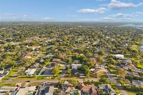 View/Area - 125 Harbor Bluff Dr, Largo, FL 33770 photo 8 of 14