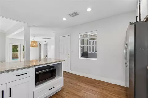 Kitchen - 125 Harbor Bluff Dr, Largo, FL 33770 photo 5 of 6