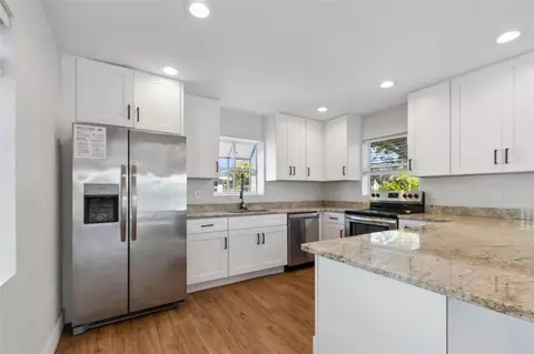 Kitchen - 125 Harbor Bluff Dr, Largo, FL 33770 photo 2 of 6