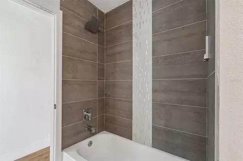 Bath - 125 Harbor Bluff Dr, Largo, FL 33770 photo 6 of 9