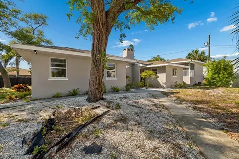 Exterior - 125 Harbor Bluff Dr, Largo, FL 33770 photo 5 of 18