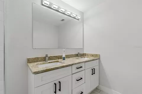 Bath - 125 Harbor Bluff Dr, Largo, FL 33770 photo 2 of 9