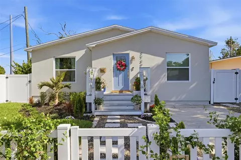 2739 16th Ave N, Saint Petersburg, FL 33713