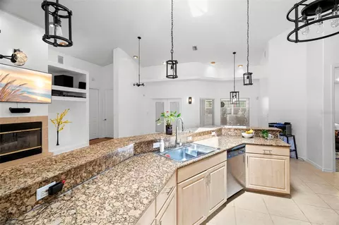 Kitchen - 6702 Josie Dr, Seffner, FL 33584 photo 5 of 10