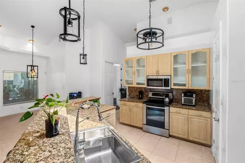 Kitchen - 6702 Josie Dr, Seffner, FL 33584 photo 10 of 10