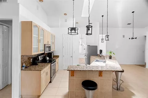 Kitchen - 6702 Josie Dr, Seffner, FL 33584 photo 3 of 10