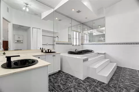 Bath - 6702 Josie Dr, Seffner, FL 33584 photo 1 of 5