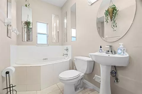 Bath - 6702 Josie Dr, Seffner, FL 33584 photo 5 of 5
