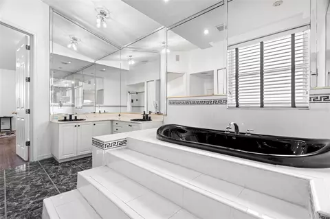 Bath - 6702 Josie Dr, Seffner, FL 33584 photo 3 of 5