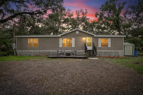 1412 Union Pacific Dr, Plant City, FL 33566