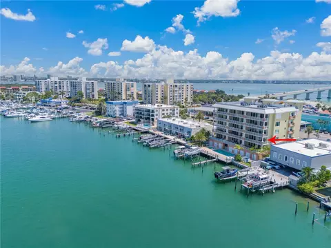 706 Bayway Blvd #301, Clearwater Beach, FL 33767