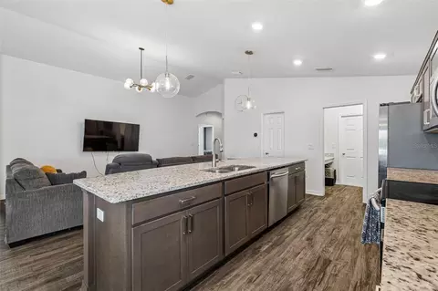 Kitchen - 11619 Stone Pine St, Riverview, FL 33569 photo 5 of 5