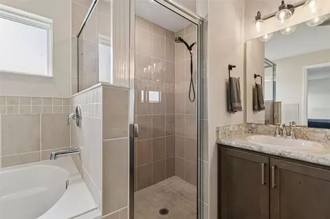 Bath - 11619 Stone Pine St, Riverview, FL 33569 photo 1 of 7