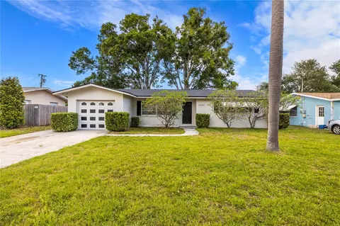 1820 Patlin Cir N, Largo, FL 33770