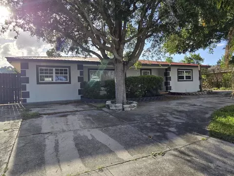 833 Sherwood Dr, Lake Wales, FL 33898