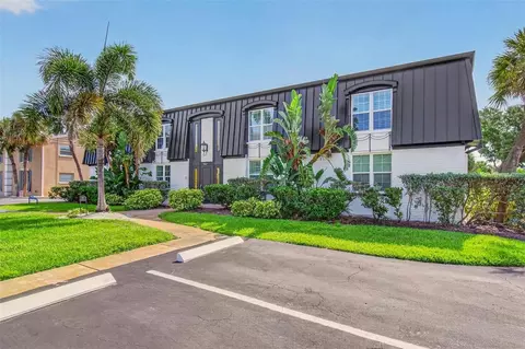 1065 Eden Isle Blvd NE #1, Saint Petersburg, FL 33704