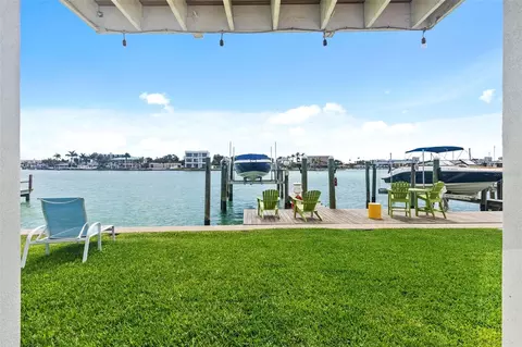 245 104th Ave #5, Treasure Island, FL 33706