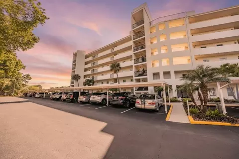 225 Country Club Dr #1209, Largo, FL 33771