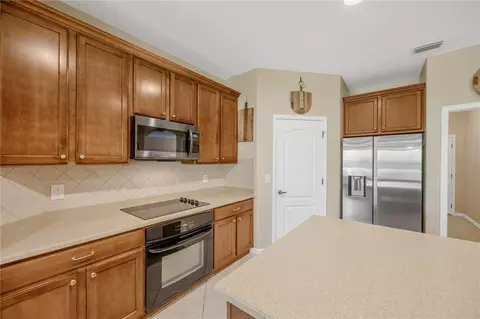 Kitchen - 9313 Lisbon St, Seffner, FL 33584 photo 4 of 6