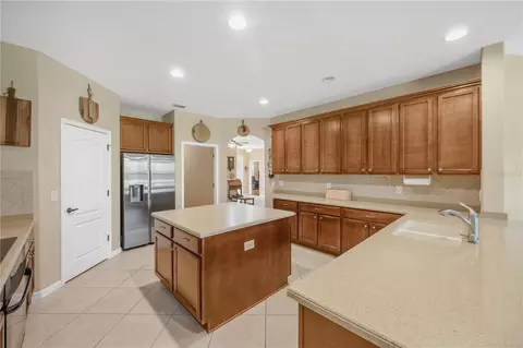 Kitchen - 9313 Lisbon St, Seffner, FL 33584 photo 2 of 6
