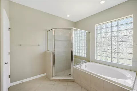 Bath - 9313 Lisbon St, Seffner, FL 33584 photo 2 of 5