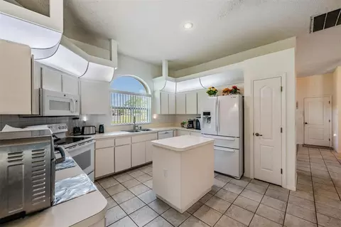 Kitchen - 13566 Rudi Loop, Spring Hill, FL 34609 photo 4 of 6