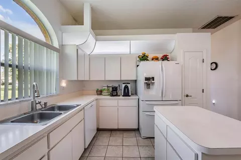 Kitchen - 13566 Rudi Loop, Spring Hill, FL 34609 photo 6 of 6