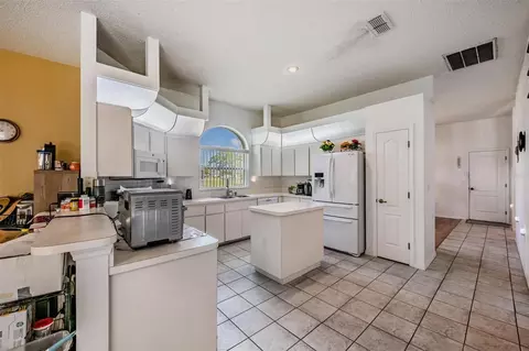 Kitchen - 13566 Rudi Loop, Spring Hill, FL 34609 photo 3 of 6