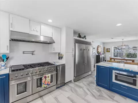 Kitchen - 3173 Gulfview Dr, Hernando Beach, FL 34607 photo 6 of 8