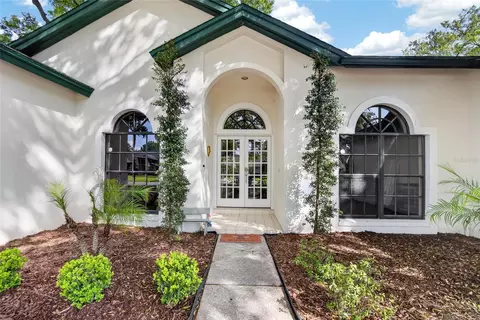 2904 Pine Club Dr, Plant City, FL 33566