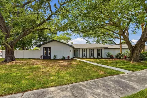 9516 Merrimoor Blvd, Seminole, FL 33777