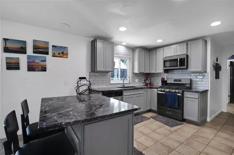 Kitchen - 317 NW 7th St, Williston, FL 32696 photo 1 of 4