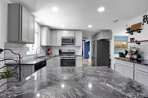 Kitchen - 317 NW 7th St, Williston, FL 32696 photo 4 of 4