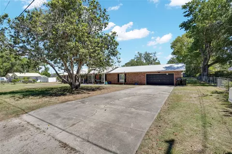 Exterior - 317 NW 7th St, Williston, FL 32696 photo 10 of 12