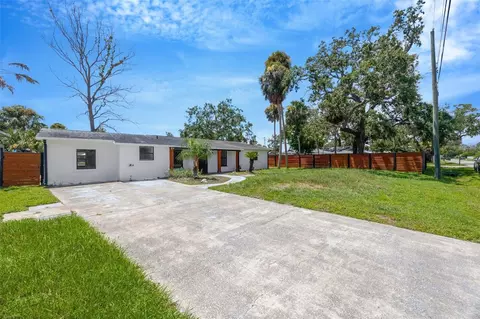 9935 River Dr, Gibsonton, FL 33534