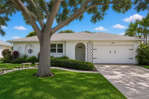 8083 Bayhaven Dr, Seminole, FL 33776
