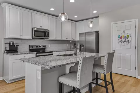 Kitchen - 18908 Alfaro Loop, Spring Hill, FL 34610 photo 3 of 4