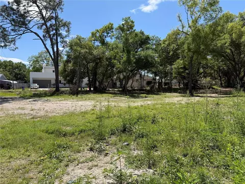 6806 New York Dr, Tampa, FL 33619