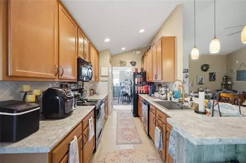 Kitchen - 2111 River Turia Cir, Riverview, FL 33578 photo 2 of 4