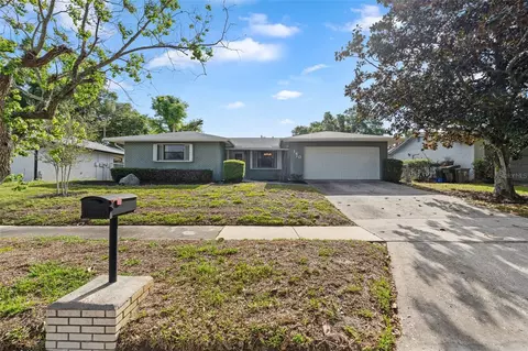140 Valley Cir, Brandon, FL 33510