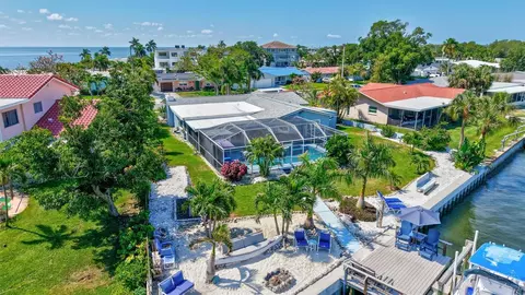 563 Lewis Blvd SE, Saint Petersburg, FL 33705