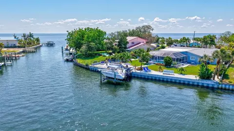 563 Lewis Blvd SE, Saint Petersburg, FL 33705