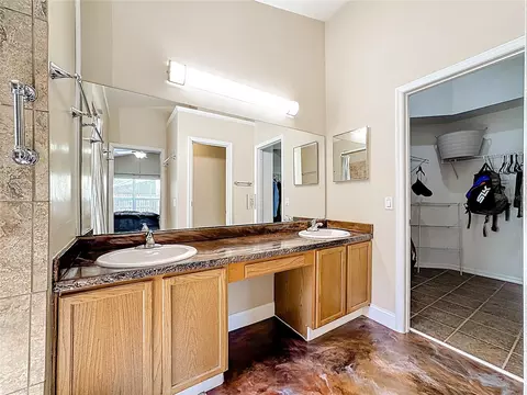 Bath - 7116 Colony Pointe Dr, Riverview, FL 33578 photo 2 of 4
