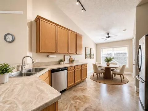Kitchen - 7116 Colony Pointe Dr, Riverview, FL 33578 photo 2 of 3