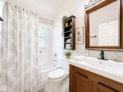 Bath - 7116 Colony Pointe Dr, Riverview, FL 33578 photo 1 of 4
